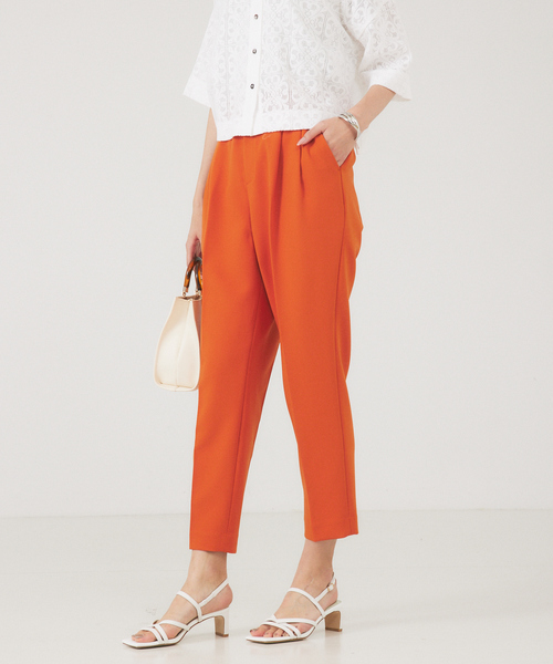 abahouse mavie（アバハウスマヴィ）の「【感嘆/セットアップ対応】タックテーパードパンツ（スラックス・レディース・ブラック/オフホワイト/ブルー/オレンジ/ダークネイビー/イエロー・32/40/34/38/36）」の21枚目の写真