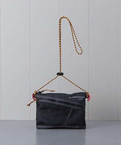 koti BEAUTY&YOUTH(コティ ビューティアンドユース)の「<Klattermusen>ALGIR ACCESSORY BAG M/ポーチ(ショルダーバッグ・メンズ・ライトグレー/ブラック・FREE)」の1枚目の写真