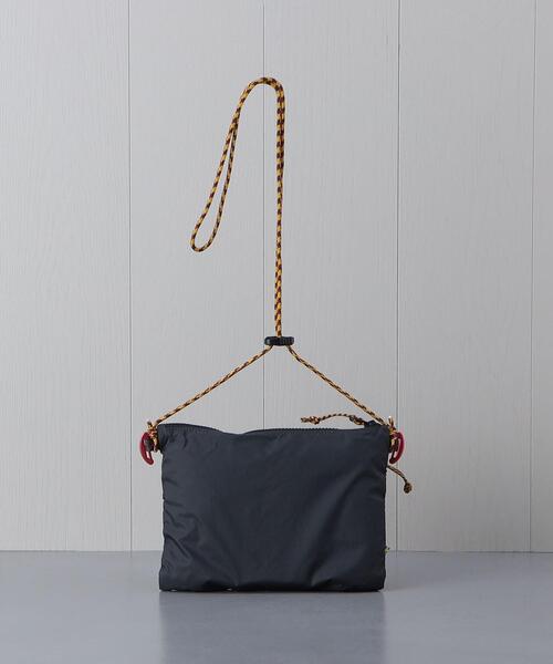 koti BEAUTY&YOUTH(コティ ビューティアンドユース)の「<Klattermusen>ALGIR ACCESSORY BAG M/ポーチ(ショルダーバッグ・メンズ・ライトグレー/ブラック・FREE)」の4枚目の写真