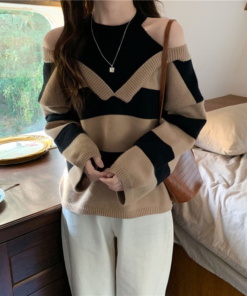 Jewelobe(ジュエローブ)の「ワイドボーダーカットアウトニットプルオーバー(ニット/セーター・レディース・グリーン/ブラウン/ブルー/ブラック・FREE)」の3枚目の写真