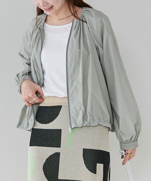 LAVEANGE（ラビアンジェ）の「[洗える]ドロストライトブルゾン（ブルゾン・レディース・アイボリー/カーキ/ブラック・M/LL/3L/4L）」の4枚目の写真