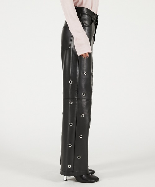 PRANK PROJECT（プランクプロジェクト）の「アイレットヴィーガンレザーコクーンパンツ/Eyelet Vegan Leather Cocoon Pants（その他パンツ・レディース・ホワイト/ブラック・38/36）」の19枚目の写真