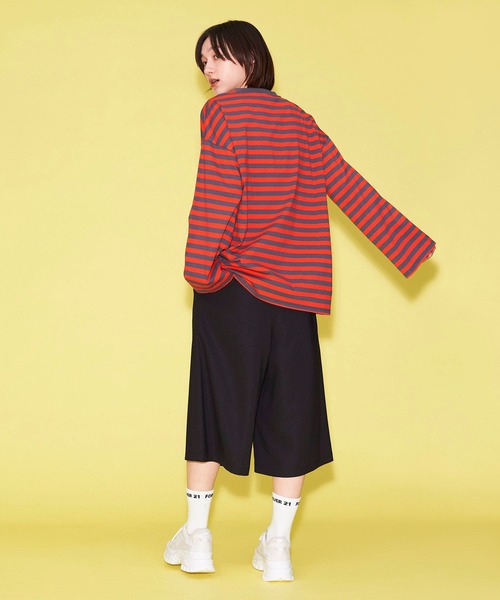 FOREVER 21(フォーエバー トゥエンティーワン)の「【MODE】ボーダービッグTシャツ(Tシャツ/カットソー・レディース・チャコールグレー/レッド/パープル系その他・FREE)」の6枚目の写真