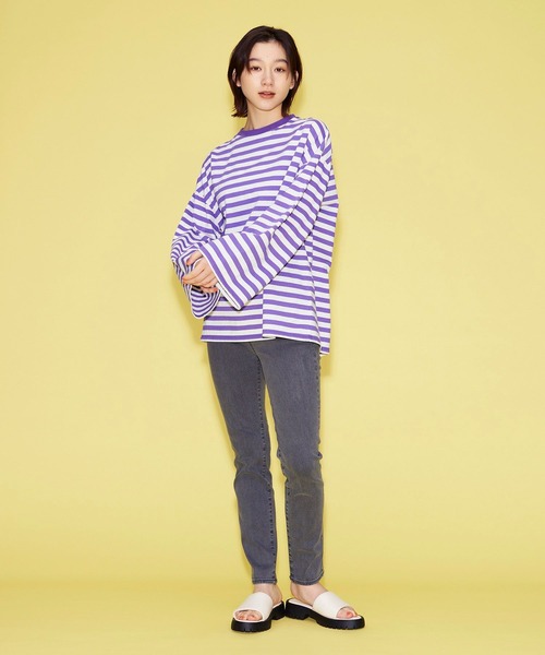 FOREVER 21(フォーエバー トゥエンティーワン)の「【MODE】ボーダービッグTシャツ(Tシャツ/カットソー・レディース・チャコールグレー/レッド/パープル系その他・FREE)」の4枚目の写真