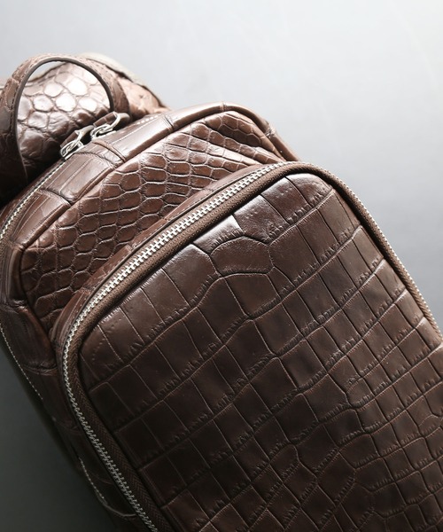 sankyo shokai(サンキョウショウカイ)の「クロコダイルレザーボディバッグスリングショルダーバッグ(ボディバッグ/ウエストポーチ・メンズ・ワイン/ブラック/ダークブラウン・FREE)」の8枚目の写真