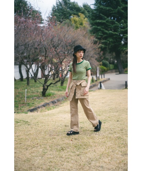 SLY（スライ）の「SLY LOGO COMPACT T/SH スライ ロゴ コンパクト Tシャツ クロップド丈 ブランドロゴ（Tシャツ/カットソー・レディース・ブラック/ブラウン/ピンク/グリーン・FREE）」の13枚目の写真