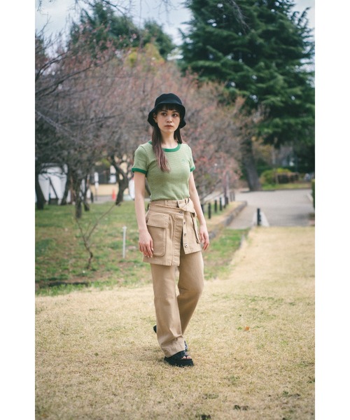 SLY（スライ）の「SLY LOGO COMPACT T/SH スライ ロゴ コンパクト Tシャツ クロップド丈 ブランドロゴ（Tシャツ/カットソー・レディース・ブラック/ブラウン/ピンク/グリーン・FREE）」の14枚目の写真