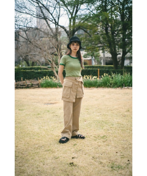 SLY（スライ）の「SLY LOGO COMPACT T/SH スライ ロゴ コンパクト Tシャツ クロップド丈 ブランドロゴ（Tシャツ/カットソー・レディース・ブラック/ブラウン/ピンク/グリーン・FREE）」の17枚目の写真