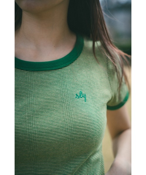 SLY（スライ）の「SLY LOGO COMPACT T/SH スライ ロゴ コンパクト Tシャツ クロップド丈 ブランドロゴ（Tシャツ/カットソー・レディース・ブラック/ブラウン/ピンク/グリーン・FREE）」の18枚目の写真