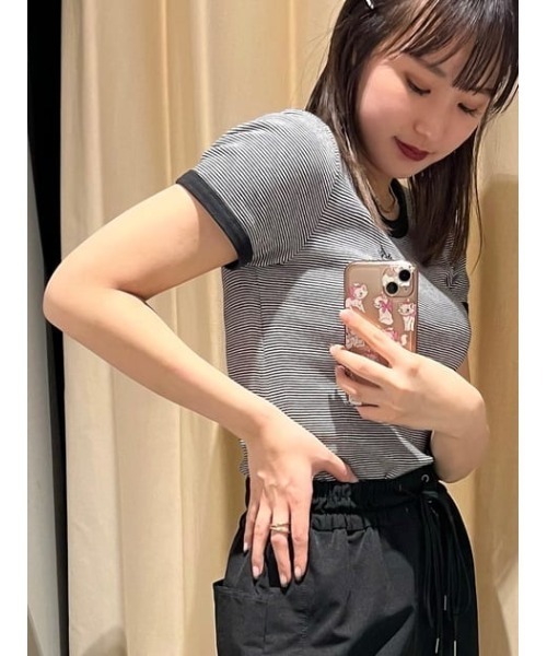 SLY（スライ）の「SLY LOGO COMPACT T/SH スライ ロゴ コンパクト Tシャツ クロップド丈 ブランドロゴ（Tシャツ/カットソー・レディース・ブラック/ブラウン/ピンク/グリーン・FREE）」の22枚目の写真