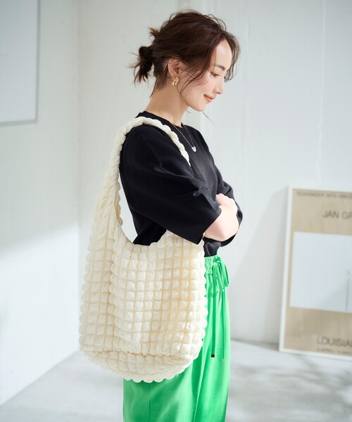 OPAQUE.CLIP（オペークドットクリップ）の「◆ポップコーンワンショルダーバッグ【A4収納可/軽量】（ショルダーバッグ・レディース・ブラック/イエロー/オフホワイト・00）」の2枚目の写真