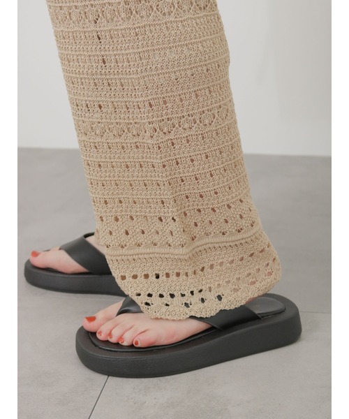 ehka sopo(エヘカソポ)の「裾スカラップニットパンツ(その他パンツ・レディース・オフホワイト/ブラック/ベージュ・フリ-)」の21枚目の写真