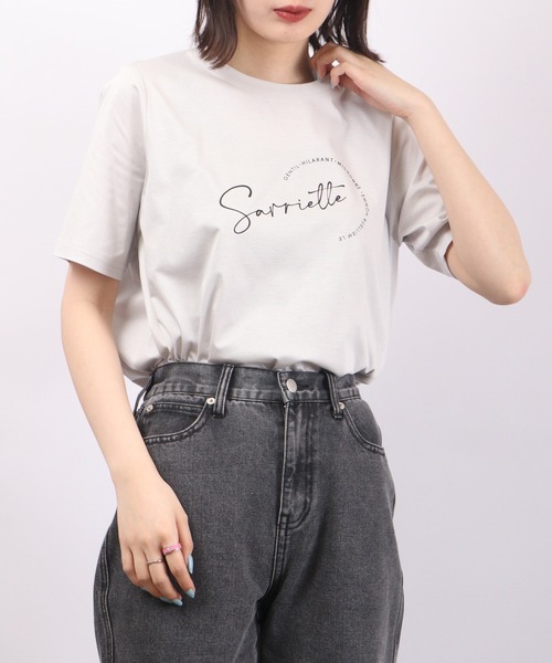 BRODIAEA(ブローディア)の「BRODIAEA ロゴプリント Tシャツ 半袖(Tシャツ/カットソー・レディース・シルバーグレー/ネイビー/イエロー/ラベンダー/オフホワイト/ブラック・40)」の3枚目の写真