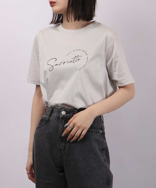 BRODIAEA(ブローディア)の「BRODIAEA ロゴプリント Tシャツ 半袖(Tシャツ/カットソー・レディース・シルバーグレー/ネイビー/イエロー/ラベンダー/オフホワイト/ブラック・40)」の16枚目の写真