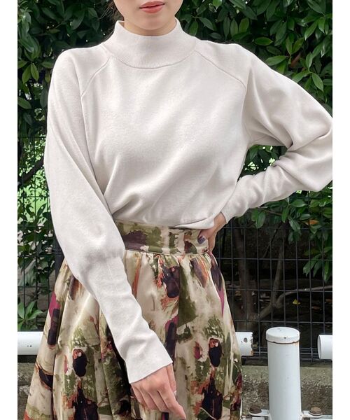 MURUA（ムルーア）の「モダンボトルネックニット（ニット/セーター・レディース・アイボリー/ブルー/ブラック/ベージュ・FREE）」の2枚目の写真