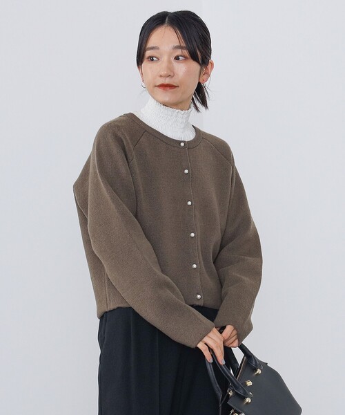 BEAMS HEART(ビームスハート)の「BEAMS HEART / ダブルフェイス パールボタン カーディガン(カーディガン/ボレロ・レディース・ブラック/レッド系その他7/カーキ・FREE)」の10枚目の写真