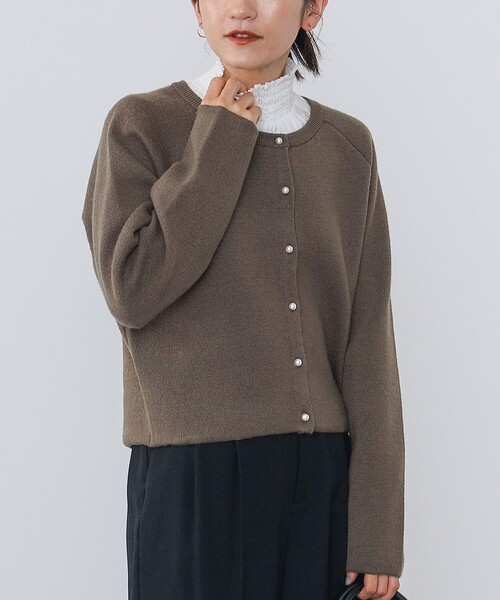 BEAMS HEART(ビームスハート)の「BEAMS HEART / ダブルフェイス パールボタン カーディガン(カーディガン/ボレロ・レディース・ブラック/レッド系その他7/カーキ・FREE)」の11枚目の写真