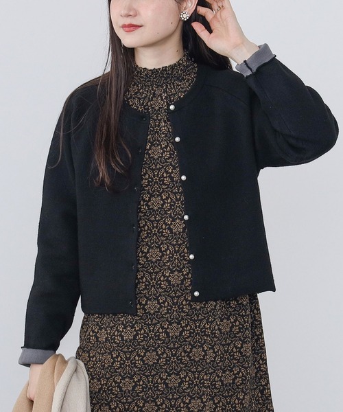 BEAMS HEART(ビームスハート)の「BEAMS HEART / ダブルフェイス パールボタン カーディガン(カーディガン/ボレロ・レディース・ブラック/レッド系その他7/カーキ・FREE)」の2枚目の写真