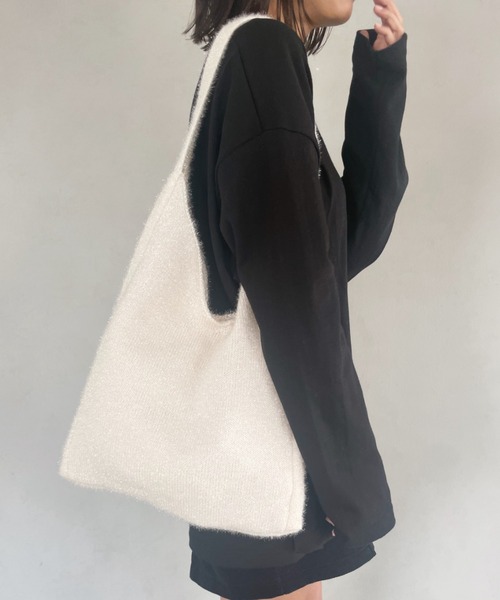 wears(ウェアーズ)の「【A4収納可】キラキラシャギーニットトートバッグ(トートバッグ・レディース・アイボリー/ブラック/シルバー・FREE)」の5枚目の写真
