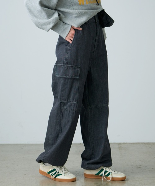 CIAOPANIC TYPY（チャオパニックティピー）の「【TYPYDENIM】カーゴデニム（デニムパンツ・レディース・ネイビー/ブラック・SMALL/MEDIUM）」の2枚目の写真