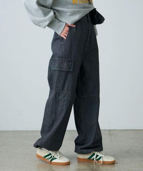 CIAOPANIC TYPY（チャオパニックティピー）の「【TYPYDENIM】カーゴデニム（デニムパンツ・レディース・ネイビー/ブラック・SMALL/MEDIUM）」の4枚目の写真