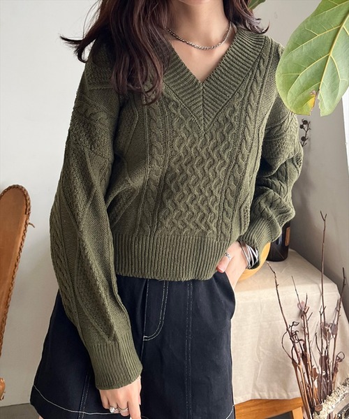 STYLEBLOCK(スタイルブロック)の「ケーブル編みバックオープンルーズニットトップス(ニット/セーター・レディース・ブラック/カーキ/アイボリー・FREE)」の3枚目の写真