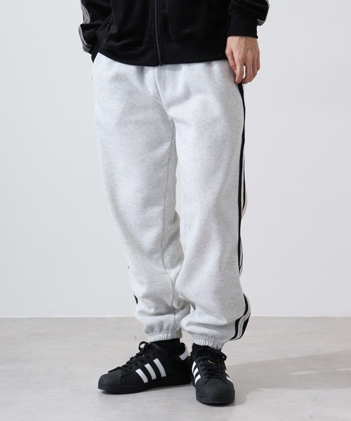 FUNALIVE(ファンアライブ)の「Sideline line sweat balloon pants / サイドライン ラインスウェットバルーンパンツ unisex(スウェットパンツ・メンズ・グレイッシュベージュ/オートミール/ヘザーチャコール/ブラック/パープル・XL/M/L)」の3枚目の写真