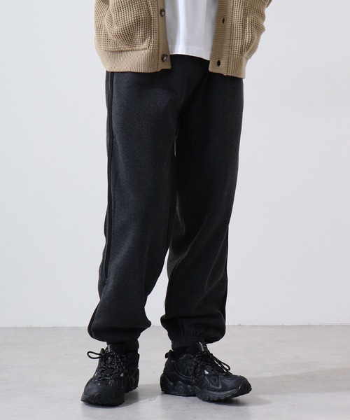 FUNALIVE(ファンアライブ)の「Sideline line sweat balloon pants / サイドライン ラインスウェットバルーンパンツ unisex(スウェットパンツ・メンズ・グレイッシュベージュ/オートミール/ヘザーチャコール/ブラック/パープル・XL/M/L)」の2枚目の写真