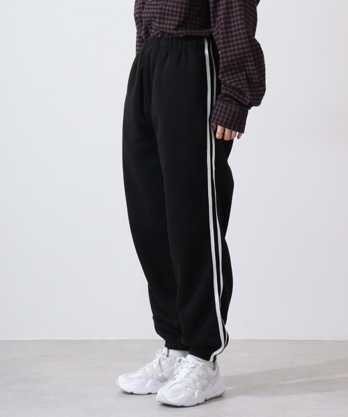 FUNALIVE(ファンアライブ)の「Sideline line sweat balloon pants / サイドライン ラインスウェットバルーンパンツ unisex(スウェットパンツ・メンズ・グレイッシュベージュ/オートミール/ヘザーチャコール/ブラック/パープル・XL/M/L)」の18枚目の写真