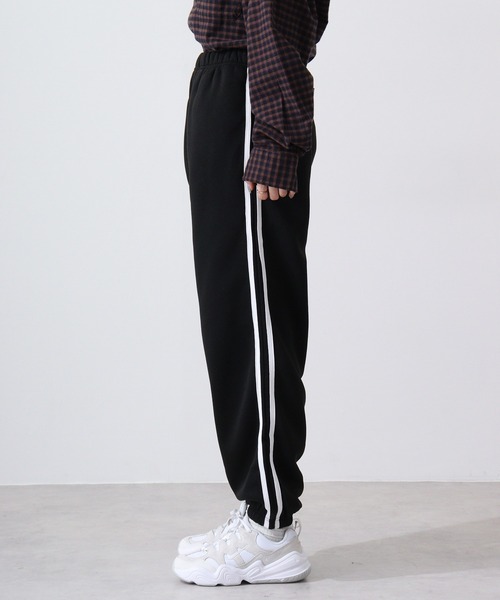 FUNALIVE(ファンアライブ)の「Sideline line sweat balloon pants / サイドライン ラインスウェットバルーンパンツ unisex(スウェットパンツ・メンズ・グレイッシュベージュ/オートミール/ヘザーチャコール/ブラック/パープル・XL/M/L)」の19枚目の写真