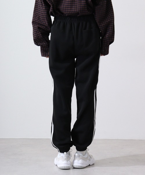 FUNALIVE(ファンアライブ)の「Sideline line sweat balloon pants / サイドライン ラインスウェットバルーンパンツ unisex(スウェットパンツ・メンズ・グレイッシュベージュ/オートミール/ヘザーチャコール/ブラック/パープル・XL/M/L)」の20枚目の写真
