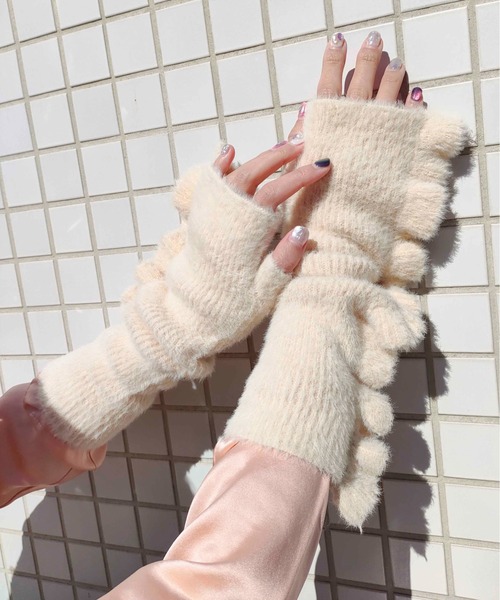 Casselini（キャセリーニ）の「Casselini(キャセリーニ)フリルシャギーアームウォーマー（手袋・レディース・オフホワイト/ブルー/ブラック・FREE）」の2枚目の写真