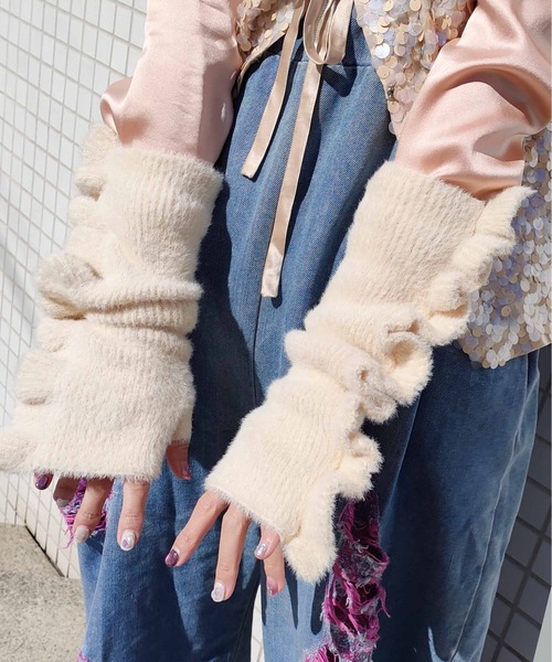 Casselini（キャセリーニ）の「Casselini(キャセリーニ)フリルシャギーアームウォーマー（手袋・レディース・オフホワイト/ブルー/ブラック・FREE）」の13枚目の写真