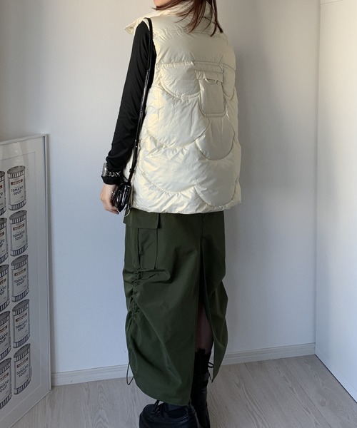 Silly(シリー)の「【着回し抜群♪】スタンドカラージップ付ダウンベスト(ダウンベスト・レディース・ブラック/ホワイト・MEDIUM/LARGE)」の11枚目の写真