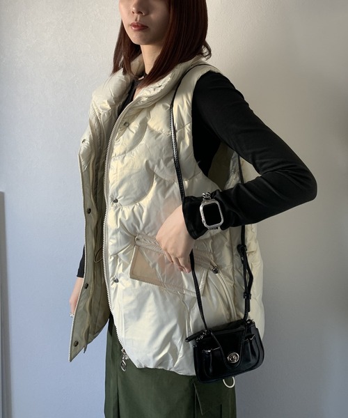 Silly(シリー)の「【着回し抜群♪】スタンドカラージップ付ダウンベスト(ダウンベスト・レディース・ブラック/ホワイト・MEDIUM/LARGE)」の14枚目の写真