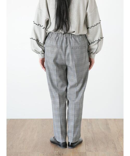 Samansa Mos2（サマンサ モスモス）の「【Lサイズ / WEB限定】スッキリテーパードパンツ（スラックス・レディース・チャコールグレー/グリーン/ベージュ/ブラック/オリーブ・M/L）」の9枚目の写真