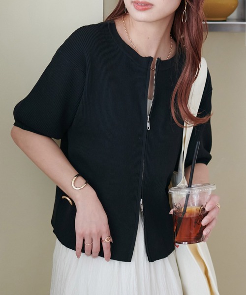 DISCOAT（ディスコート）の「ライトスポンディッシュWジップ半袖カーデ（カーディガン/ボレロ・レディース・ホワイト×ブラック/アイボリー/レッド/サックスブルー/ブラック/グレー・FREE）」の4枚目の写真