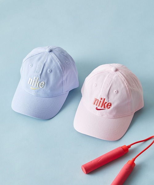 NIKE(ナイキ)の「NIKE NAN NIKE SWOOSH CURVE BRIM CAP(キャップ・キッズ・ブルー/ピンク・FREE)」の12枚目の写真
