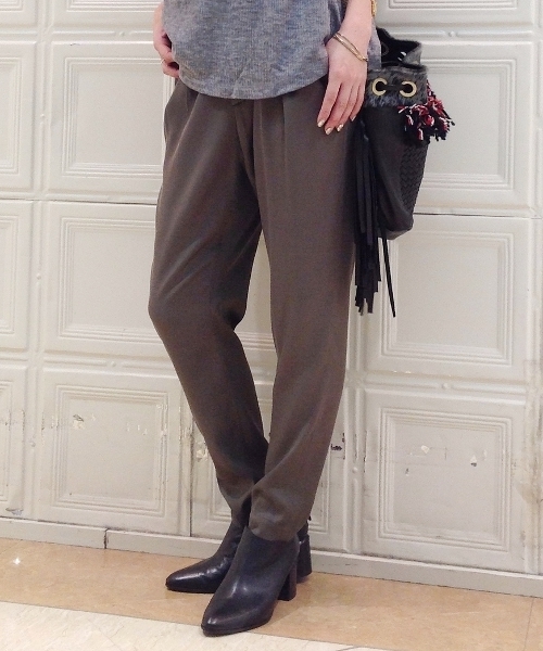 JOURNAL STANDARD（ジャーナルスタンダード）の「キュプラモダール タックパンツ#（その他パンツ・レディース・ベージュ/カーキ/ブラック・36/40/38）」の3枚目の写真