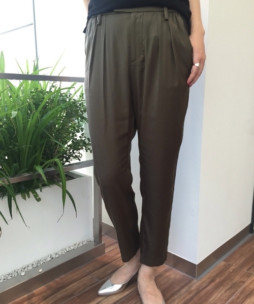 JOURNAL STANDARD（ジャーナルスタンダード）の「キュプラモダール タックパンツ#（その他パンツ・レディース・ベージュ/カーキ/ブラック・36/40/38）」の22枚目の写真