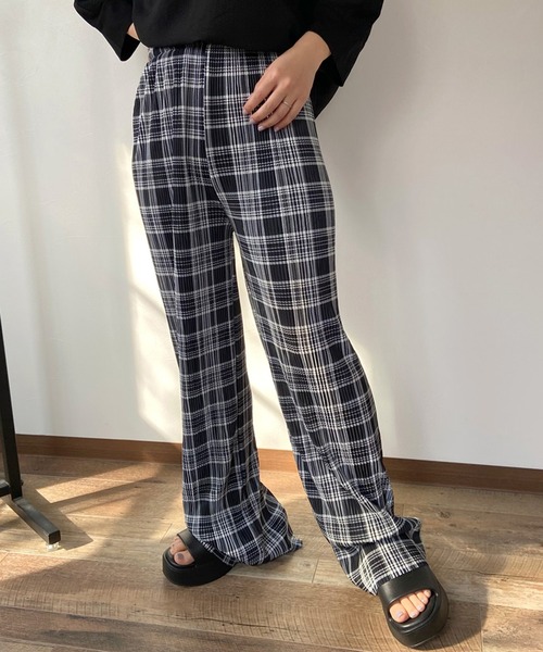 CRB(シーアールビー)の「セルフカット柄プリーツパンツ(その他パンツ・レディース・パープル/ブラック×ホワイト/グリーン/ホワイト×ブラック/ブラック/グレー/ブラック系その他2/オフホワイト/ブラック系その他/ホワイト系その他/ハウンドトゥース/ベージュ・F)」の7枚目の写真