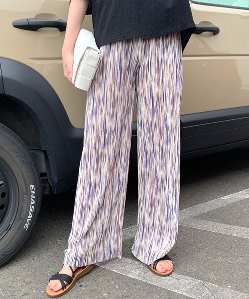 CRB(シーアールビー)の「セルフカット柄プリーツパンツ(その他パンツ・レディース・パープル/ブラック×ホワイト/グリーン/ホワイト×ブラック/ブラック/グレー/ブラック系その他2/オフホワイト/ブラック系その他/ホワイト系その他/ハウンドトゥース/ベージュ・F)」の1枚目の写真