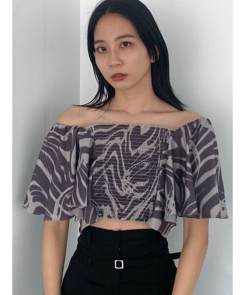 EMODA（エモダ）の「ペタルスリーブショートトップ（Tシャツ/カットソー・レディース・その他/ブラック/アイボリー・FREE）」の4枚目の写真