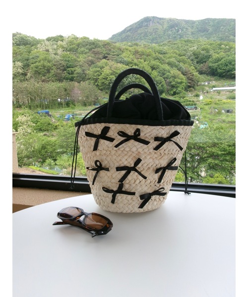 JUMELLE(ジュメロ)の「ribbon straw bag(かごバッグ・レディース・ブラック・FREE)」の16枚目の写真