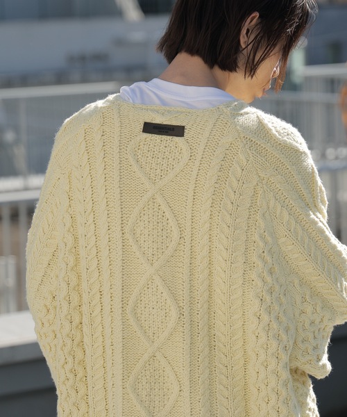 FOG ESSENTIALS(エフオージーエッセンシャルズ)の「FOG ESSENTIALS/エッセンシャルズ FOG 22FW CABLE KNIT CREW NECK オーバーサイズ ケーブルニット(ニット/セーター・メンズ・ライトイエロー/サーモンピンク・M/L/XL/S)」の20枚目の写真