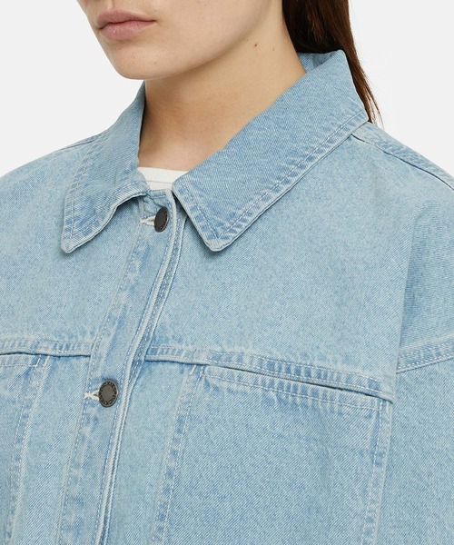 Dickies（ディッキーズ）の「ハーンドン デニムジャケット オーバーサイズフィット（デニムジャケット・レディース・ライトブルー/ホワイト系・SMALL/MEDIUM/LARGE/X-SMALL/X-LARGE）」の14枚目の写真