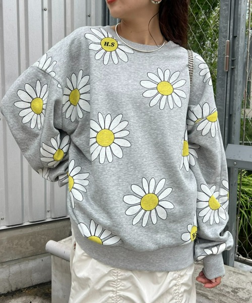 HELLO.SANFRANCISCO（ハローサンフランシスコ）の「【HELLO.SANFRANCISCO】マーガレットプリントオーバースウェット（スウェット・レディース・ピンク/グレー/ブルー/レッド・ONE SIZE）」の5枚目の写真