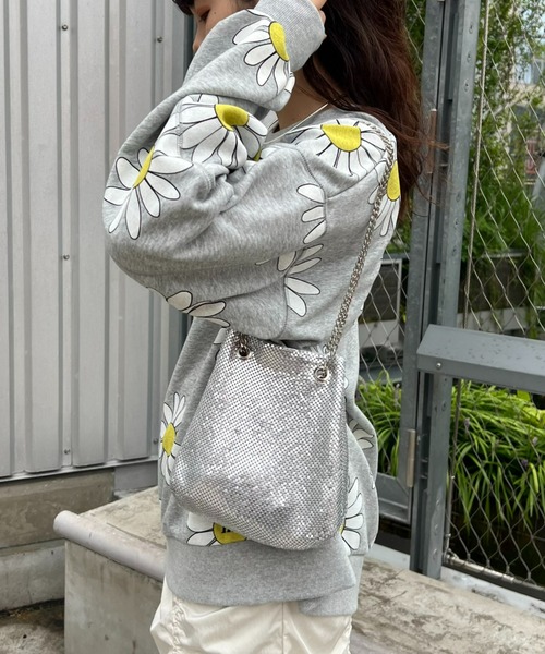 HELLO.SANFRANCISCO（ハローサンフランシスコ）の「【HELLO.SANFRANCISCO】マーガレットプリントオーバースウェット（スウェット・レディース・ピンク/グレー/ブルー/レッド・ONE SIZE）」の6枚目の写真