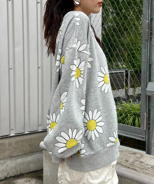 HELLO.SANFRANCISCO（ハローサンフランシスコ）の「【HELLO.SANFRANCISCO】マーガレットプリントオーバースウェット（スウェット・レディース・ピンク/グレー/ブルー/レッド・ONE SIZE）」の8枚目の写真