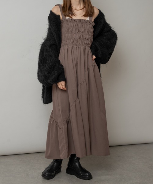 raffime（ラフィミー）の「シャーリング肩リボンキャミワンピース（ワンピース・レディース・カーキ/ブラック/オフホワイト・フリー）」の3枚目の写真